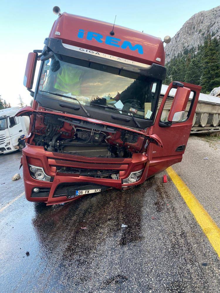 Devrilen tanker nedeniyle kapanan Konya - Antalya yolu açıldı 11